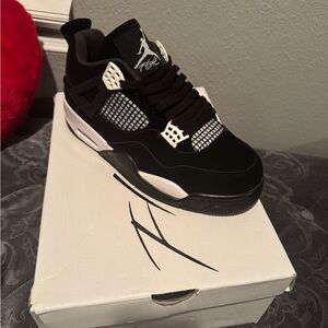 Retro 4 Black and White Sneakers